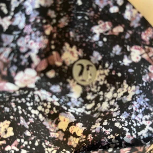 Lululemon Run Times Shorts size 4 Flower print - Picture 13 of 13